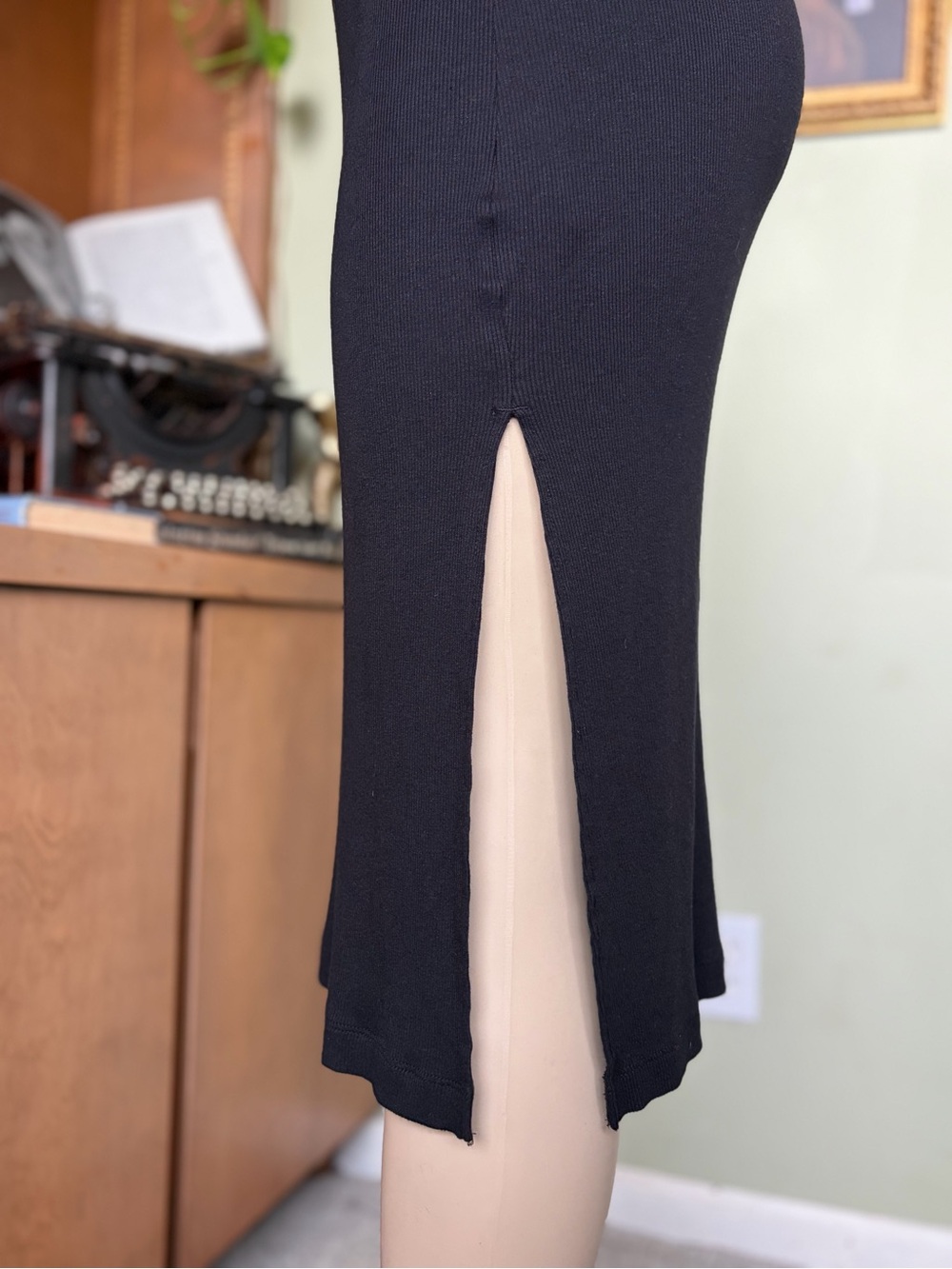 H & M Black Short-Sleeve Soft Rib Knit Midi Dress Size XS Dark Romantic Bodycon - Picture 6 of 14